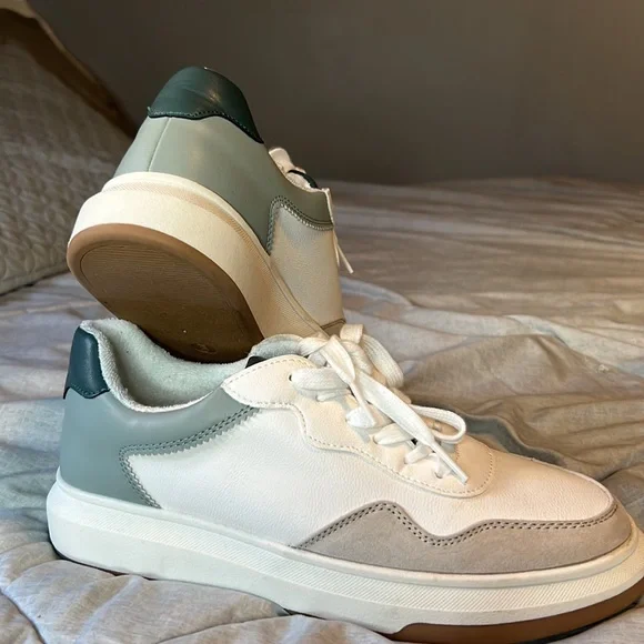 Universal Thread - Picture 5 of 5